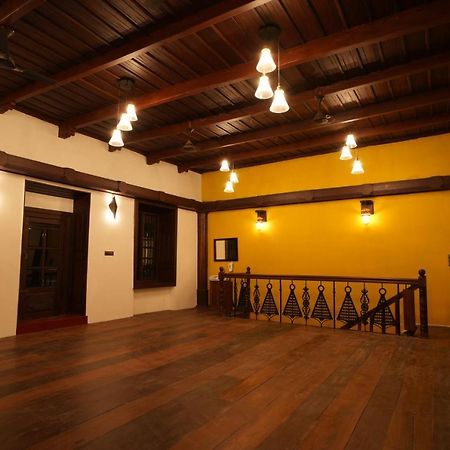 ホテル The Sunset Bay Fort Kochi エクステリア 写真