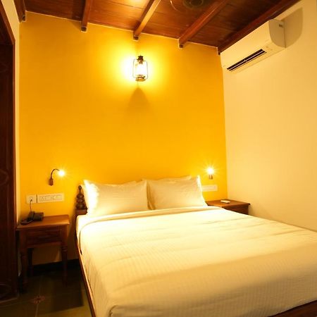 ホテル The Sunset Bay Fort Kochi エクステリア 写真