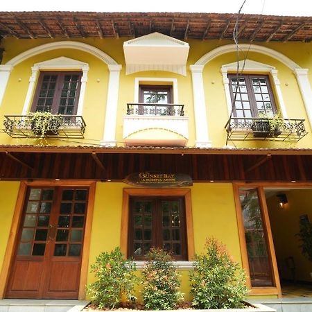 ホテル The Sunset Bay Fort Kochi エクステリア 写真