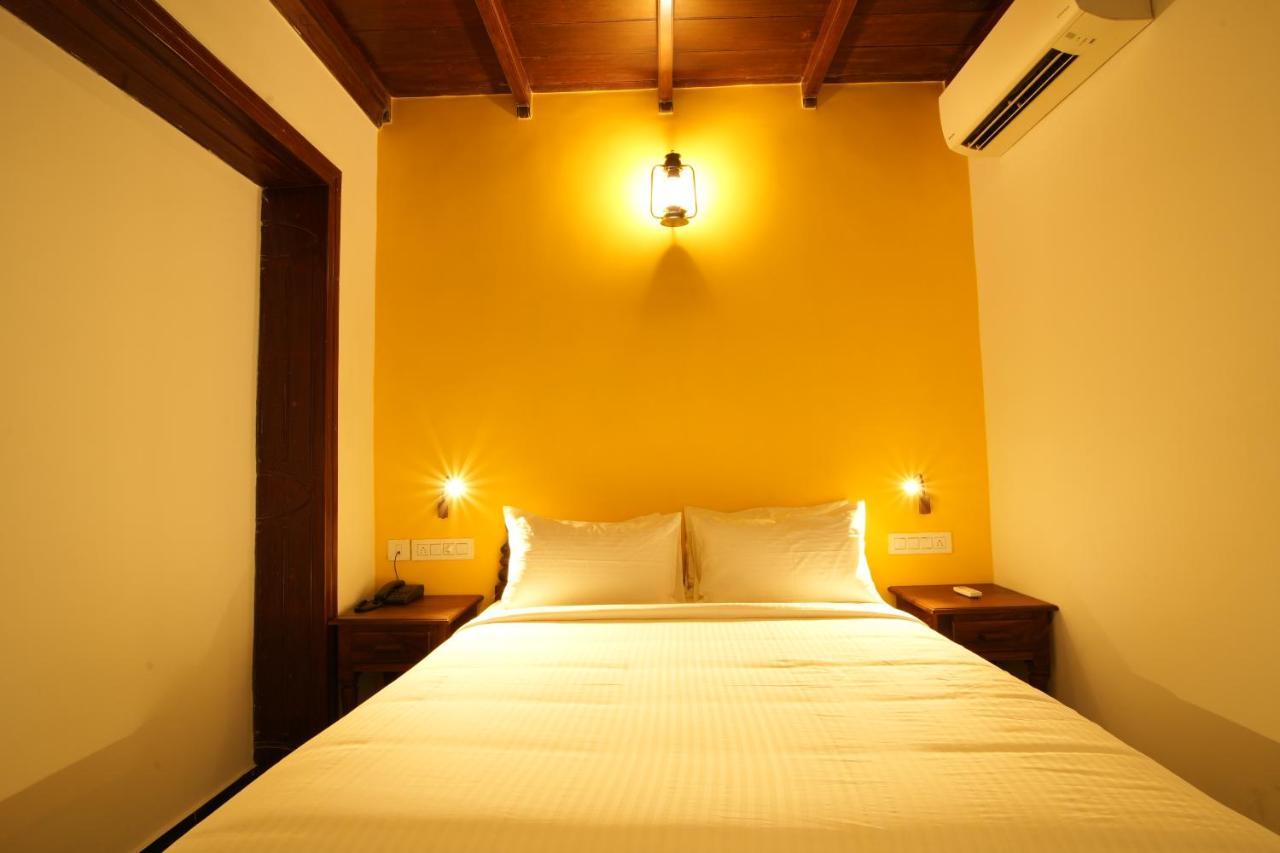 ホテル The Sunset Bay Fort Kochi エクステリア 写真