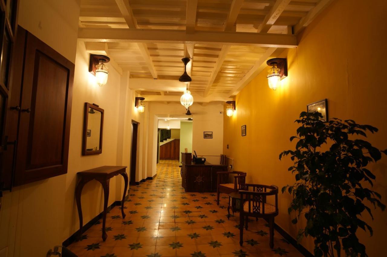 ホテル The Sunset Bay Fort Kochi エクステリア 写真