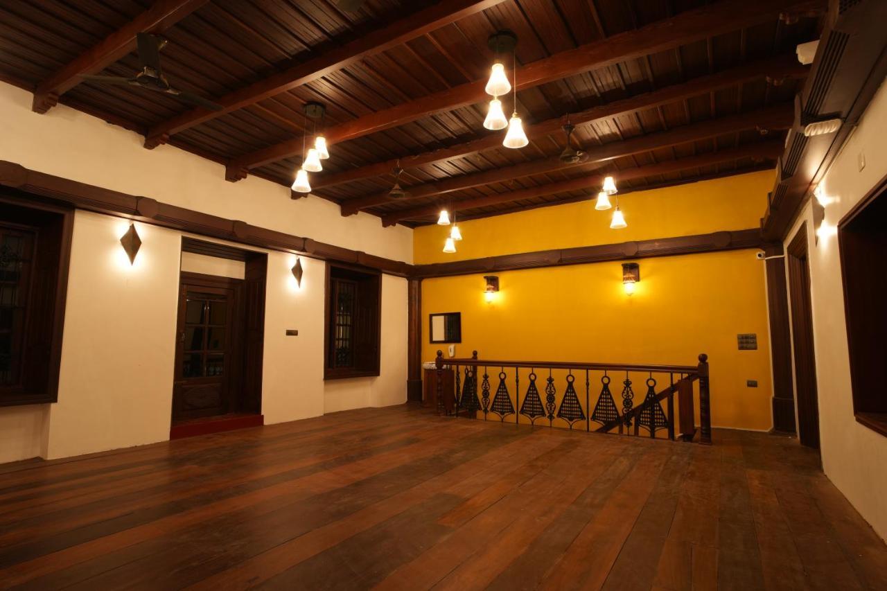 ホテル The Sunset Bay Fort Kochi エクステリア 写真