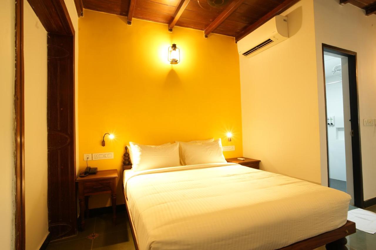 ホテル The Sunset Bay Fort Kochi エクステリア 写真