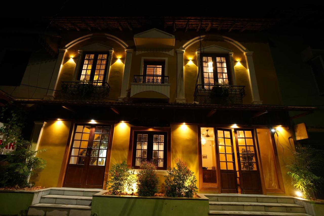 ホテル The Sunset Bay Fort Kochi エクステリア 写真
