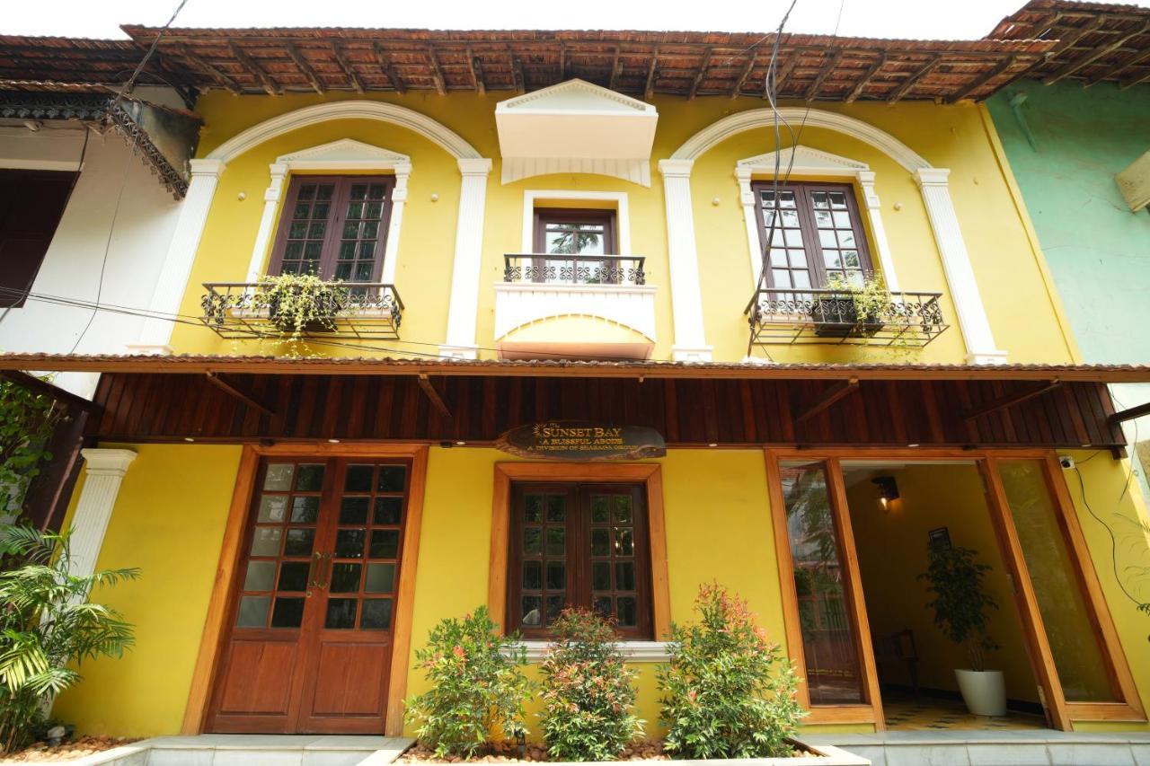 ホテル The Sunset Bay Fort Kochi エクステリア 写真